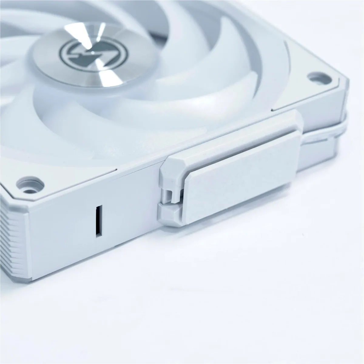 Вентилятор Lian Li Uni Fan CL Wireless 120-1 Reverse Blade White (G99.12RCL1W1W.00) - мініатюра 6