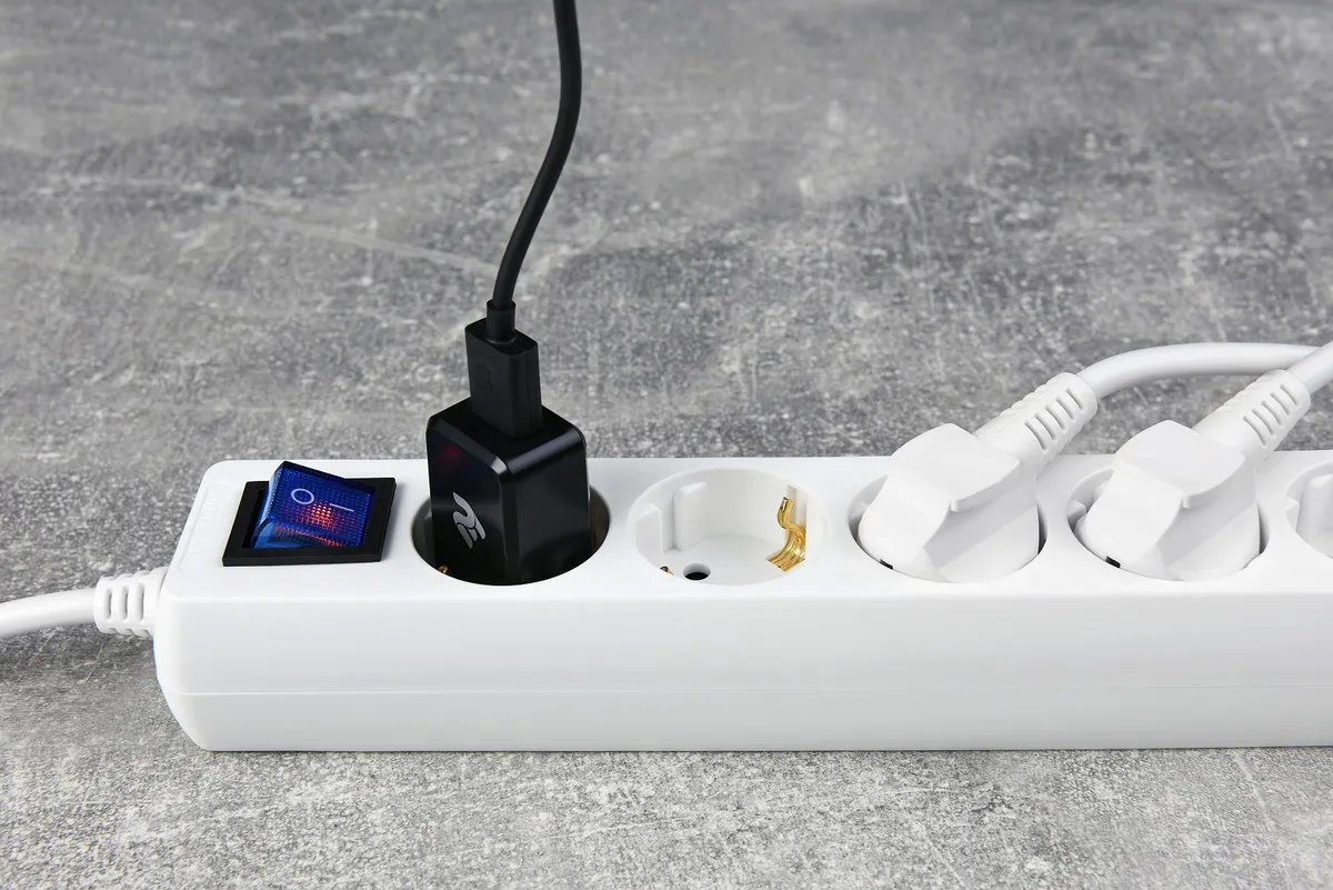 Фільтр живлення 2Е 5хSchuko, 3 м, білий (2E-U05ESM3) - мініатюра 5