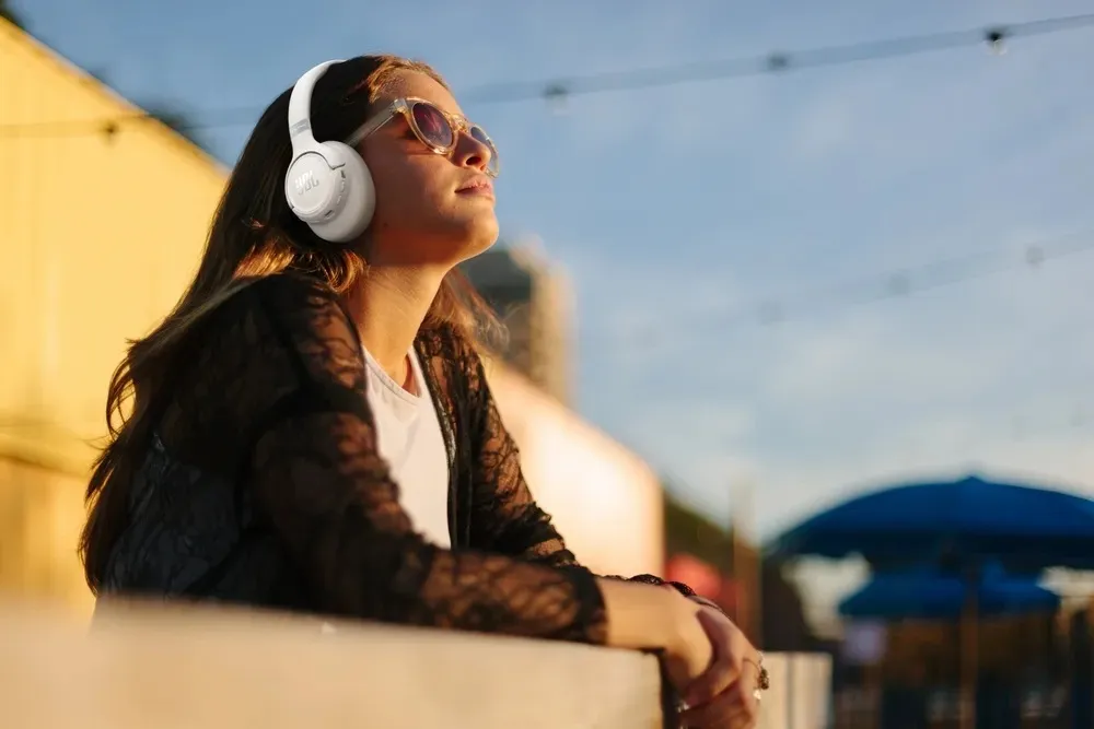 Bluetooth-гарнітура JBL Tune 780NC White (JBLT780NCWHT) - зображення 1