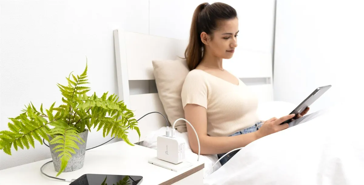 Мережевий зарядний пристрій J5create GaN USB-C 130W White (JUP43130E-EN) - мініатюра 2
