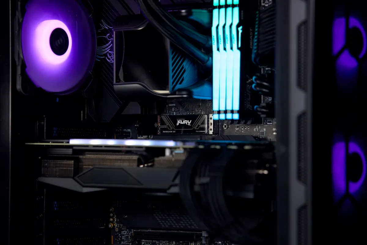 Накопичувач SSD 8TB Kingston Fury Renegade G5 M.2 2280 PCIe Gen5.0 x4 NVMe 3D NAND TLC (SFYR2D/8T1) - мініатюра 3