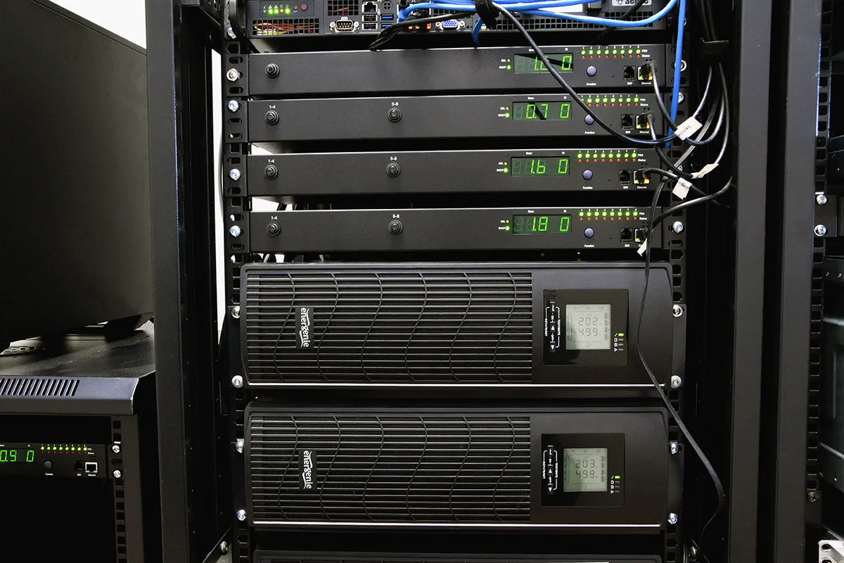 Джерело безперебійного живлення EnerGenie EG-UPSRACK-13 3000VA - мініатюра 6