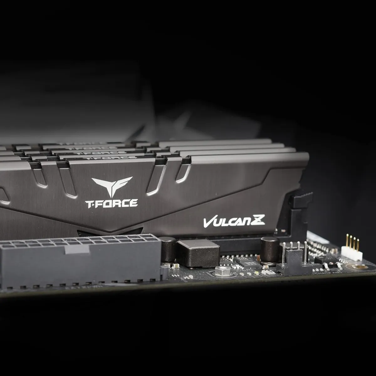 Модуль пам`яті DDR4 2x8GB/3600 Team T-Force Vulcan Z Gray (TLZGD416G3600HC18JDC01) - мініатюра 5