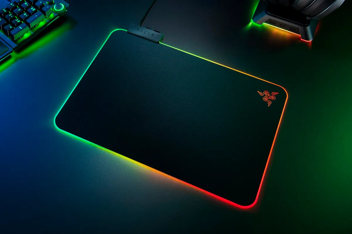 Ігрова поверхня Razer Firefly V2 (RZ02-03020100-R3M1) - мініатюра 2