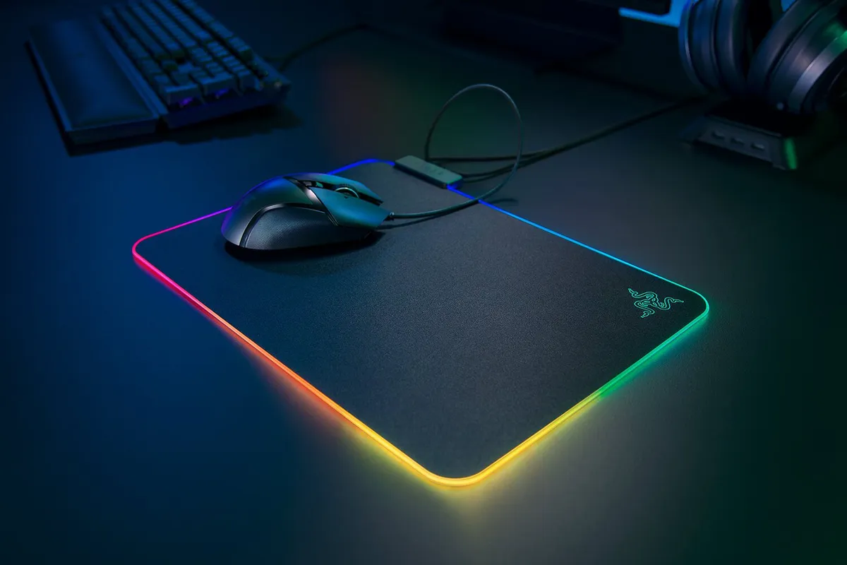 Ігрова поверхня Razer Firefly V2 (RZ02-03020100-R3M1) - мініатюра 3