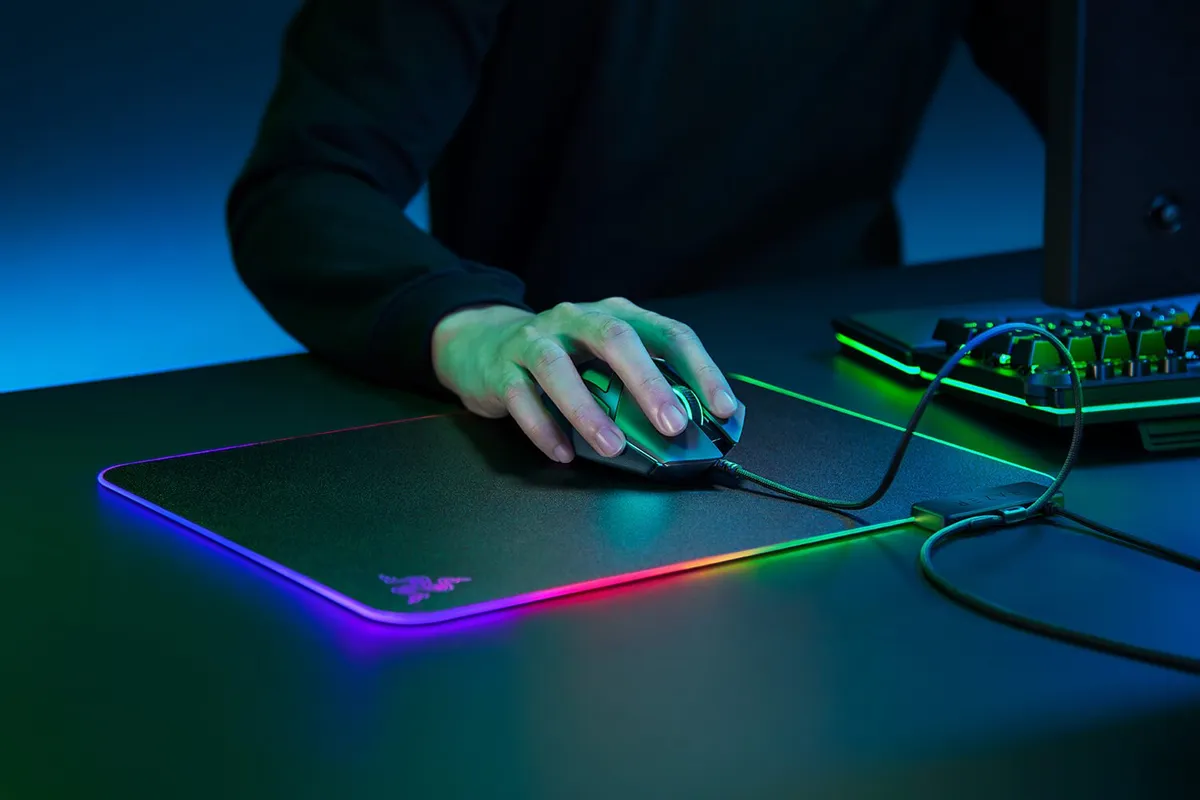 Ігрова поверхня Razer Firefly V2 (RZ02-03020100-R3M1) - мініатюра 4