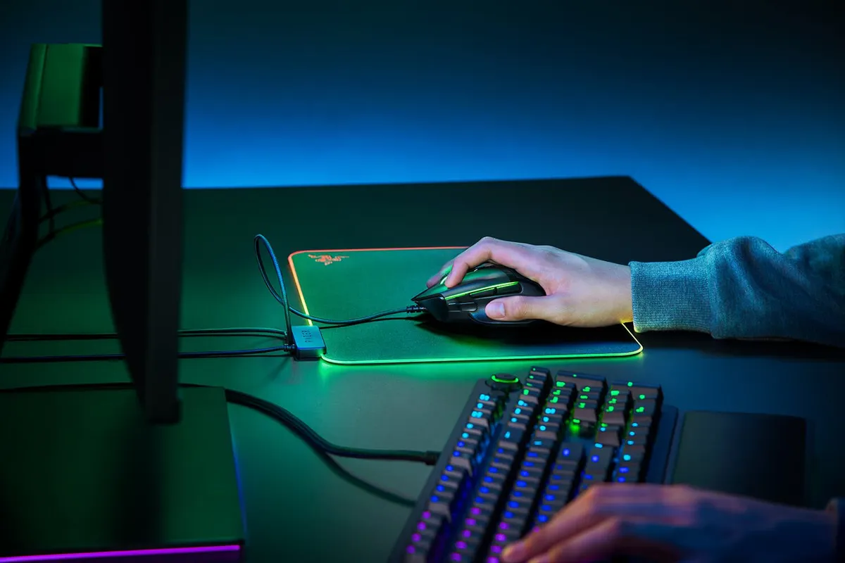 Ігрова поверхня Razer Firefly V2 (RZ02-03020100-R3M1) - мініатюра 5