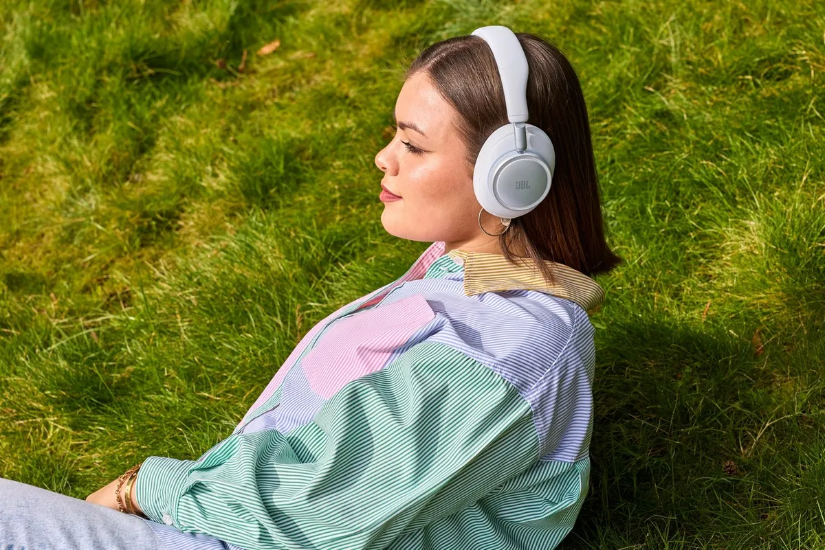 Bluetooth-гарнітура JBL Live 780NC White (JBLLIVE780NCWHT) - мініатюра 10