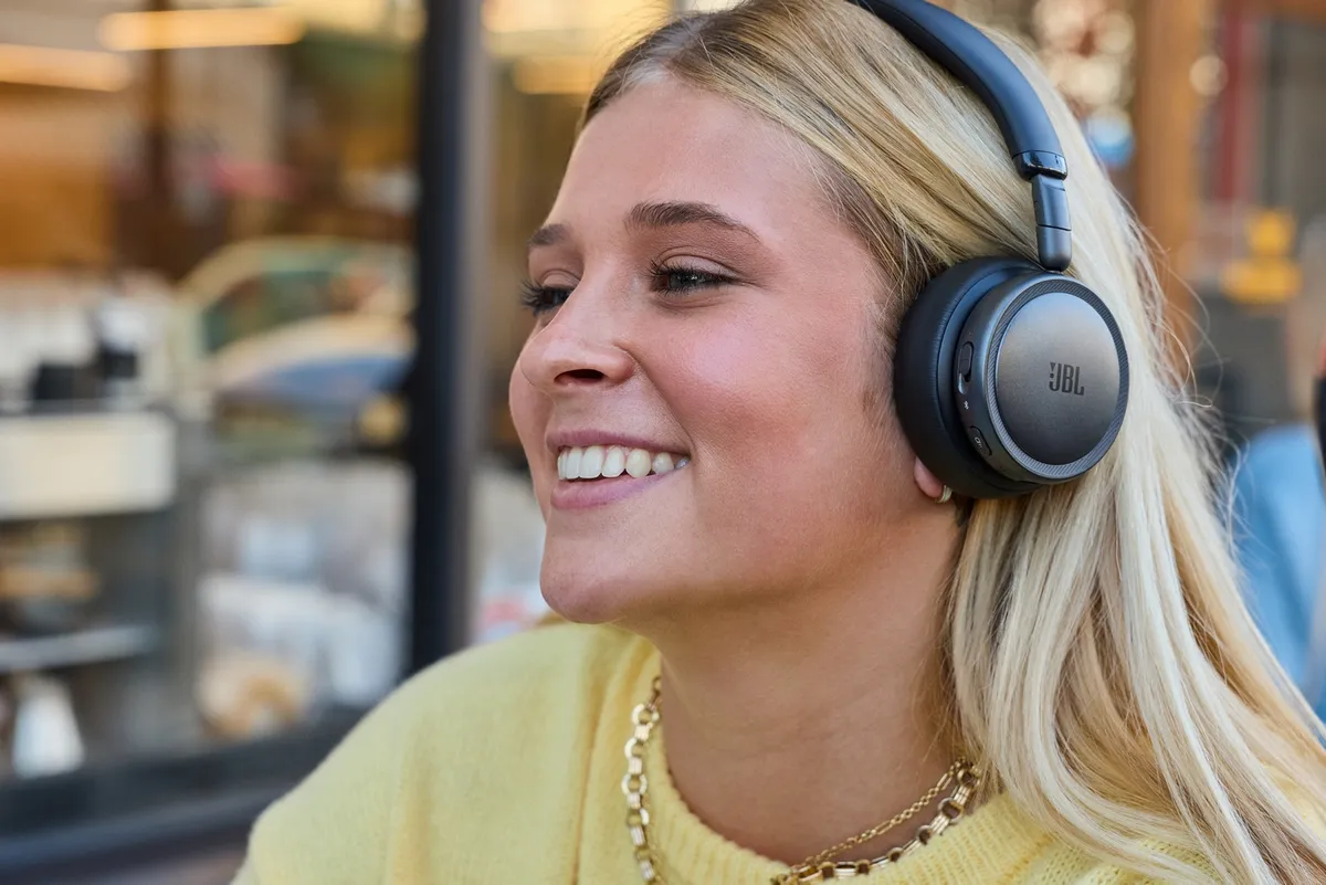 Bluetooth-гарнітура JBL Live 680NC Black (JBLLIVE680NCBLK) - мініатюра 10