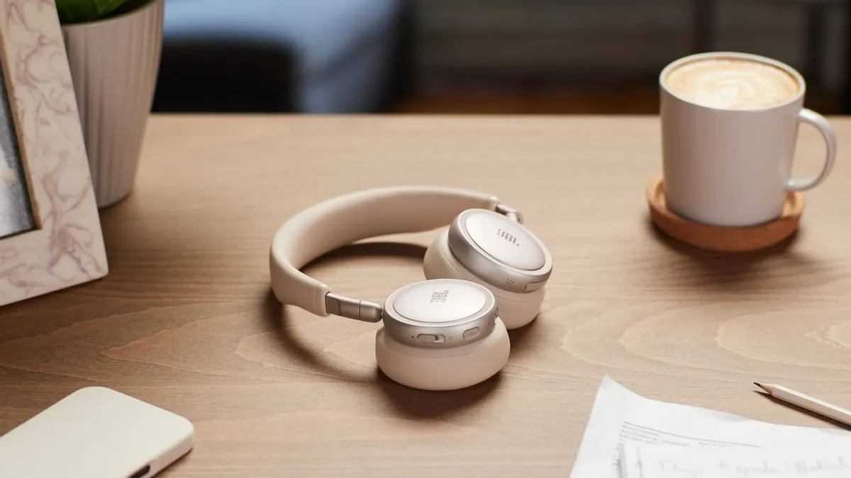 Bluetooth-гарнітура JBL Live 680NC Champagne (JBLLIVE680NCCPG) - мініатюра 12
