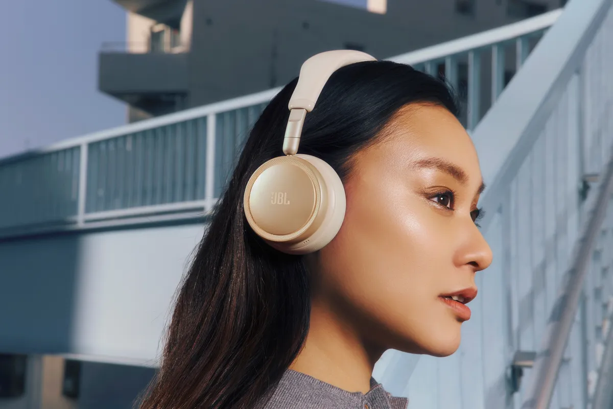 Bluetooth-гарнітура JBL Live 680NC Champagne (JBLLIVE680NCCPG) - мініатюра 9