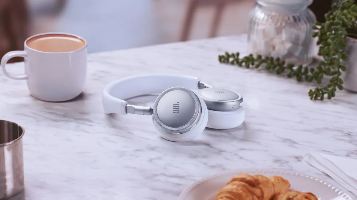 Bluetooth-гарнітура JBL Live 680NC White (JBLLIVE680NCWHT) - мініатюра 9