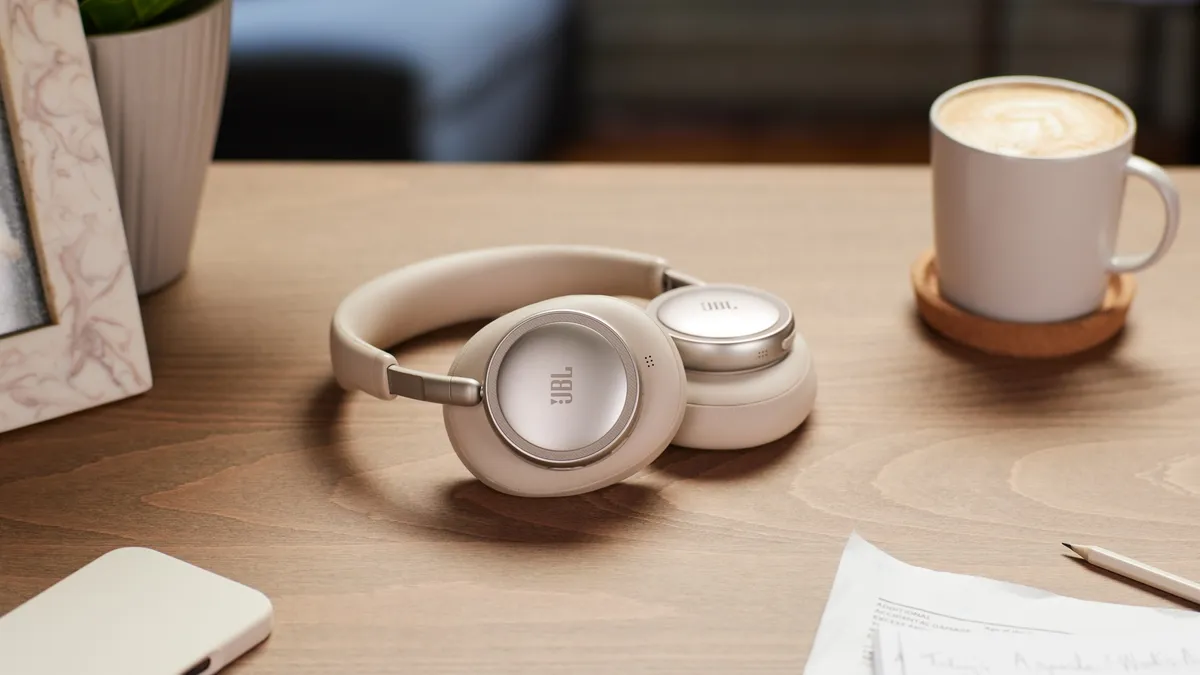 Bluetooth-гарнітура JBL Live 780NC Champagne (JBLLIVE780NCCPG) - мініатюра 11