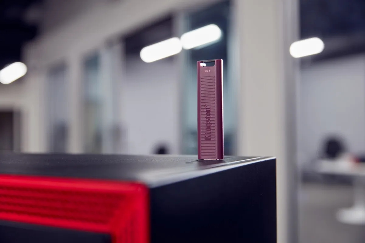 Флеш-накопичувач USB3.2 512GB Kingston DataTraveler Max Red (DTMAXA/512GB) - мініатюра 12