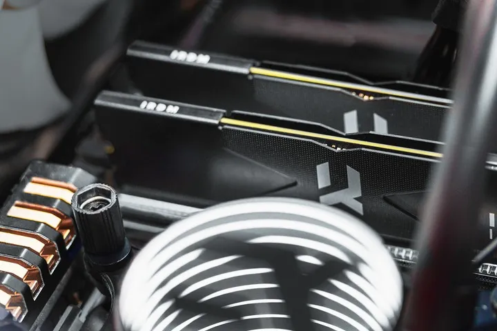 Модуль пам`ятi DDR5 2x16GB/5600 Goodram IRDM Black (IR-5600D564L30S/32GDC) - мініатюра 9