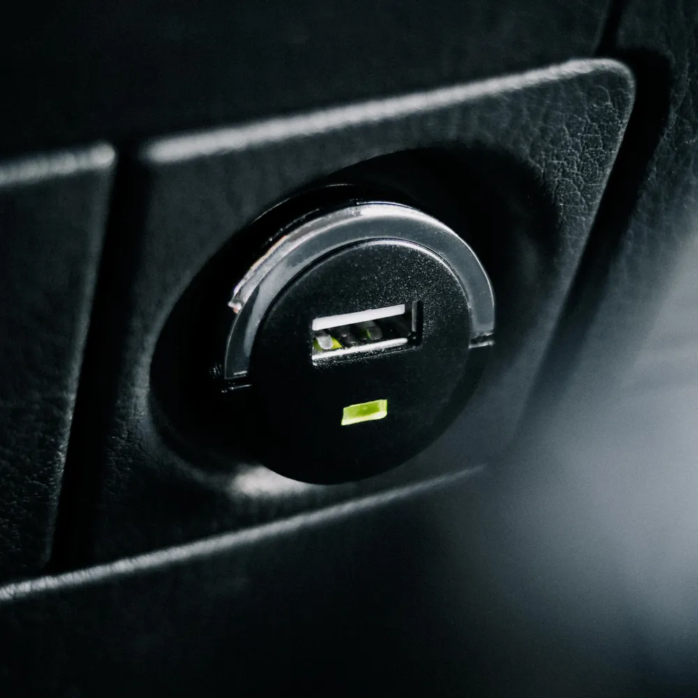 Автомобільний зарядний пристрій Strax Car Charger 2.4A Single USB-A Black (4029948595757) Bulk - мініатюра 6