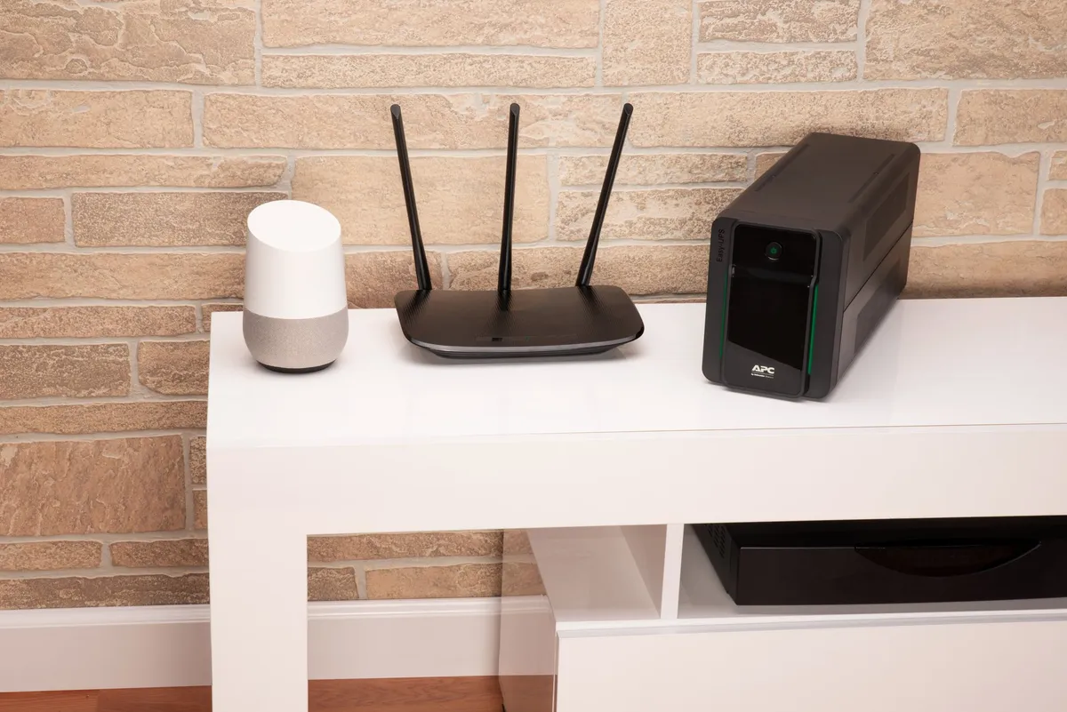 Джерело безперебійного живлення  APC Easy UPS 900VA Schuko (BVX900LI-GR) - мініатюра 4