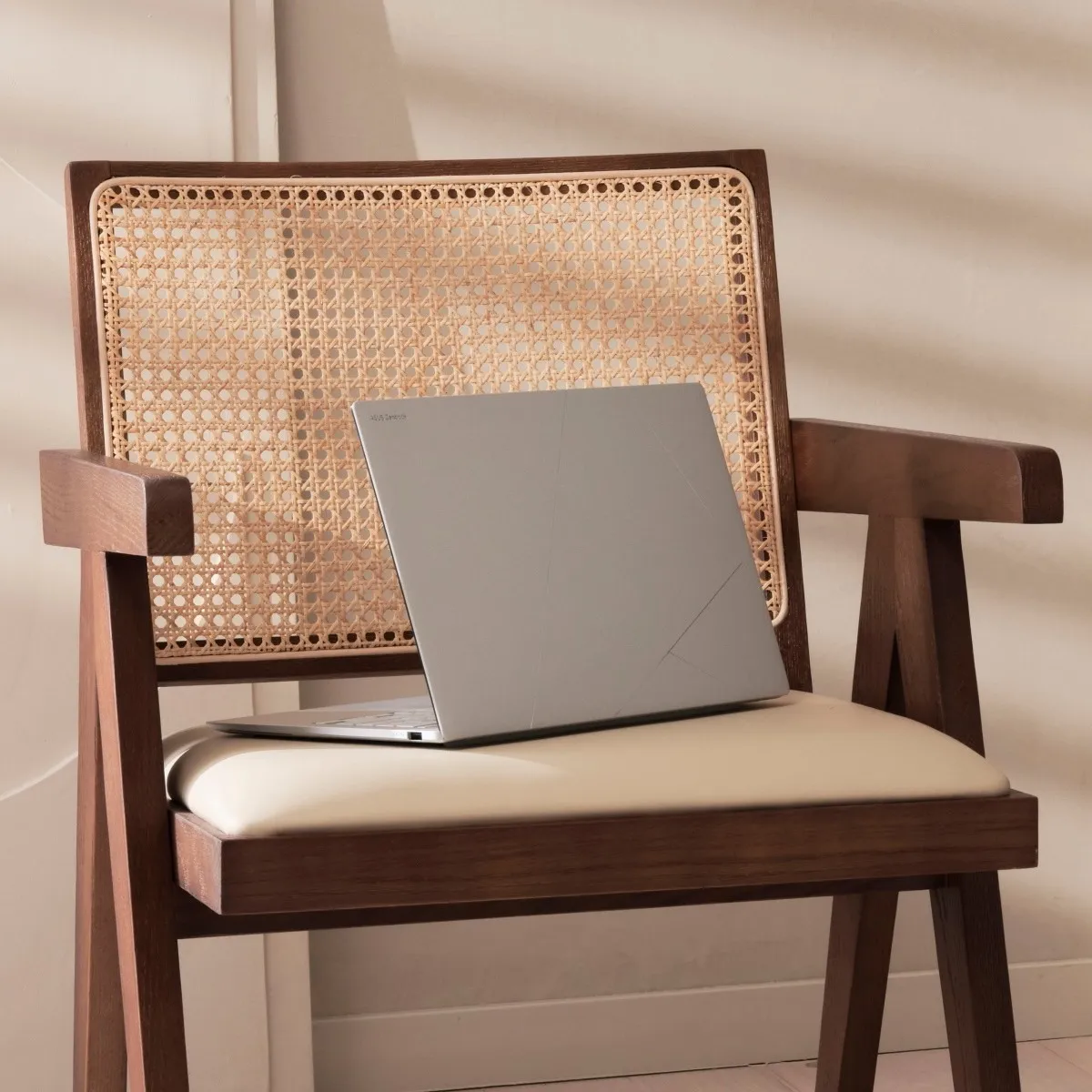 Ноутбук Asus Zenbook S 16 UM5606WA-RK326X (90NB13M2-M00L70) Scandinavian White - мініатюра 12