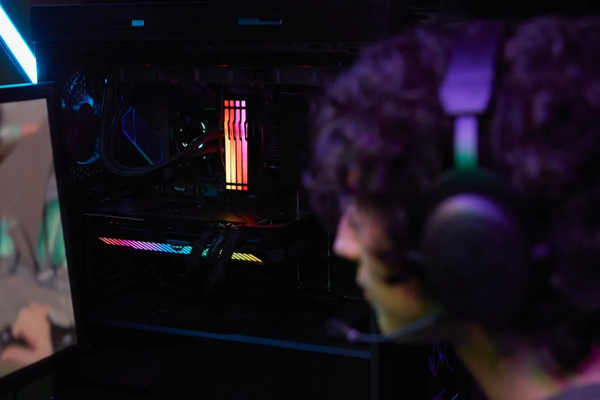 Модуль пам`яті DDR5 32GB/5600 Kingston Fury Beast RGB Black (KF556C36BBE2A-32) - мініатюра 14