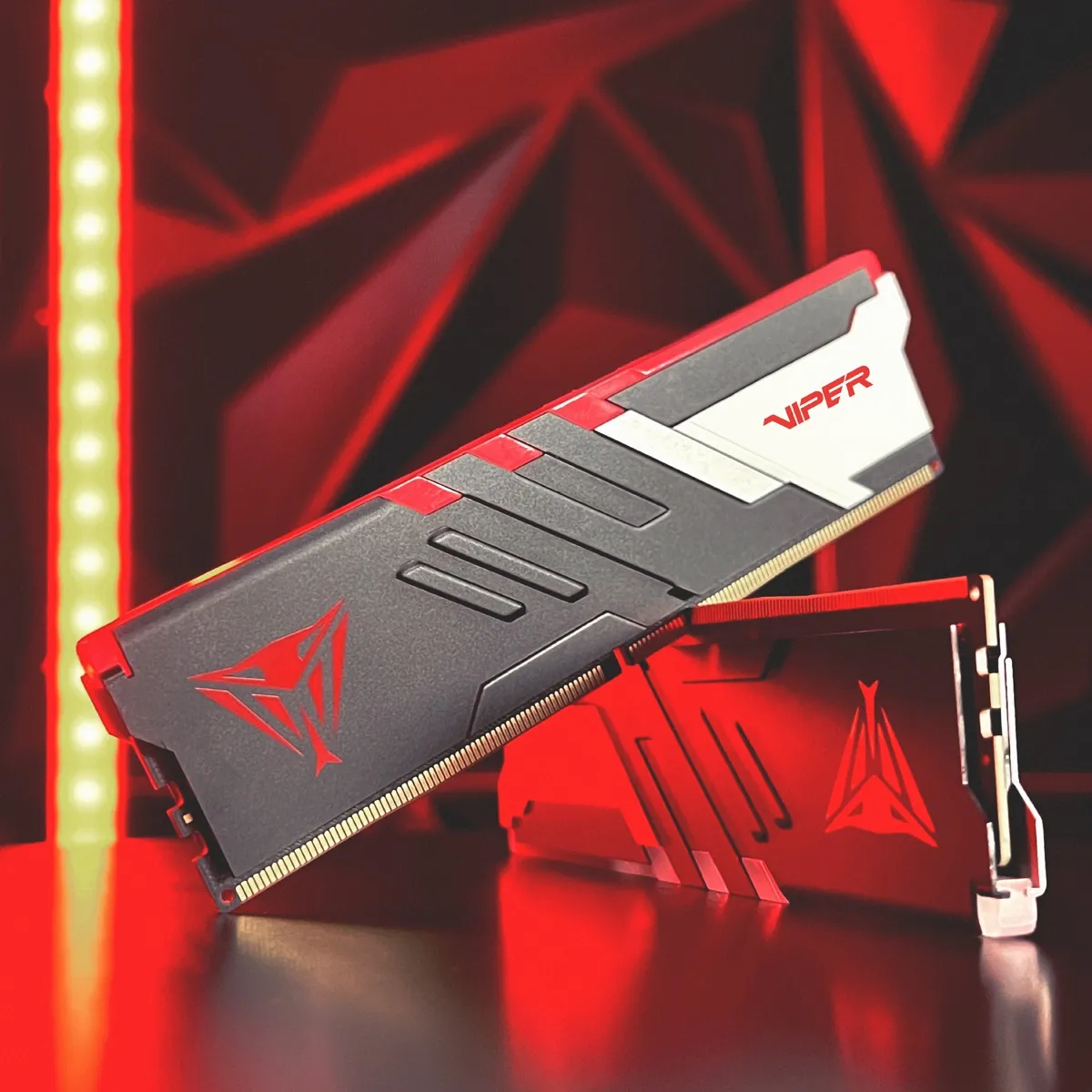 Модуль пам`яті DDR5 2x16GB/6800 Patriot Viper Venom RGB (PVVR532G680C34K) - мініатюра 12